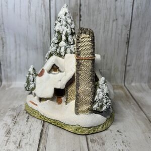 1984 David Winter Snow Cottage House Great Britain 5 1/2”tall
